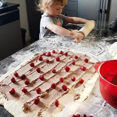 Hansel & Gretel Проживание в семье *