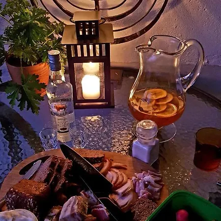 Hansel & Gretel Проживание в семье